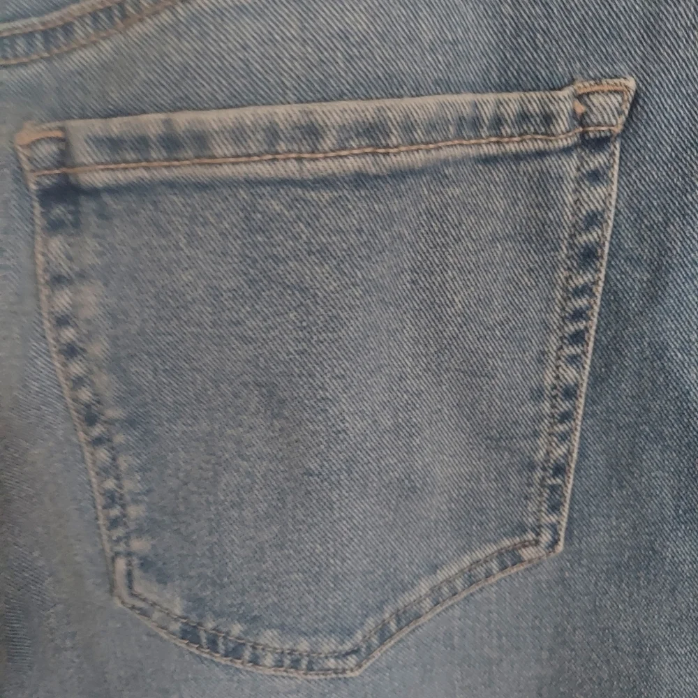 Levis Women's Bootcut Jeans with Frayed Spots Size 18 NWOT